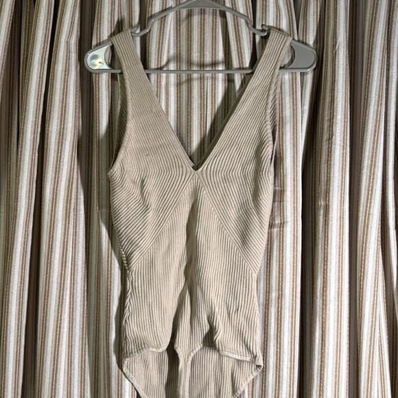 A&F Sand Bodysuit - Picture 3 of 3